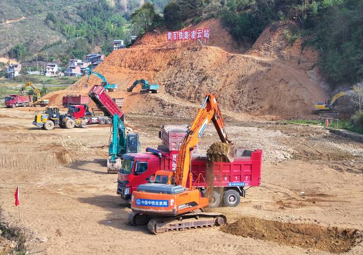 黄百铁路广西段隧道工程建设加速推进